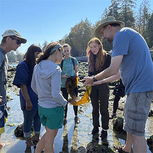 2022 Intertidal tour with Dr. Chris Harley